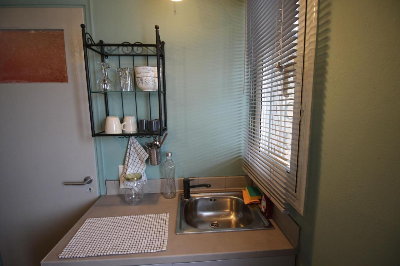 Apartment Pikinas Near Ath Airport
